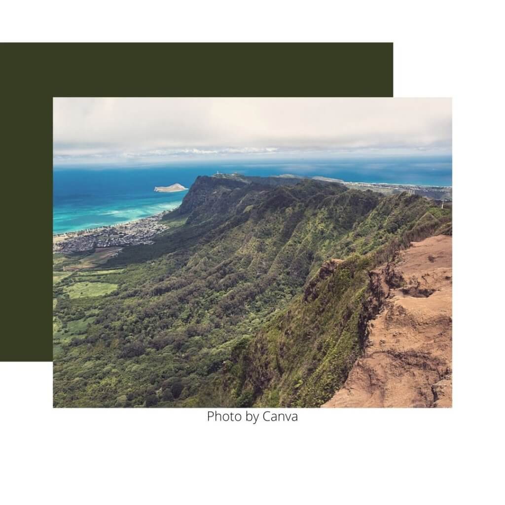 Kuli'ou'ou Ridge Trail in O'ahu Hawaii. Beautiful mountain range overlooking the ocean.