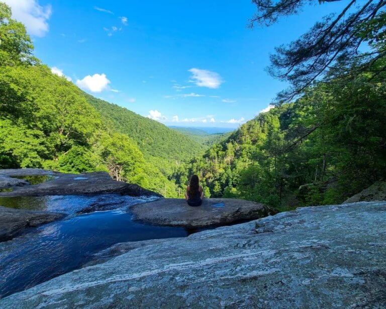 Explore The 6 Tropical Waterfalls At Lake Jocassee Adventureseverywhere 2044