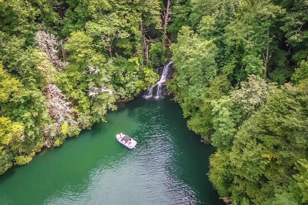 boating waterfall tour on Lake Jocassee