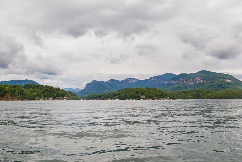 Pontoon boat rentals on Lake Lure