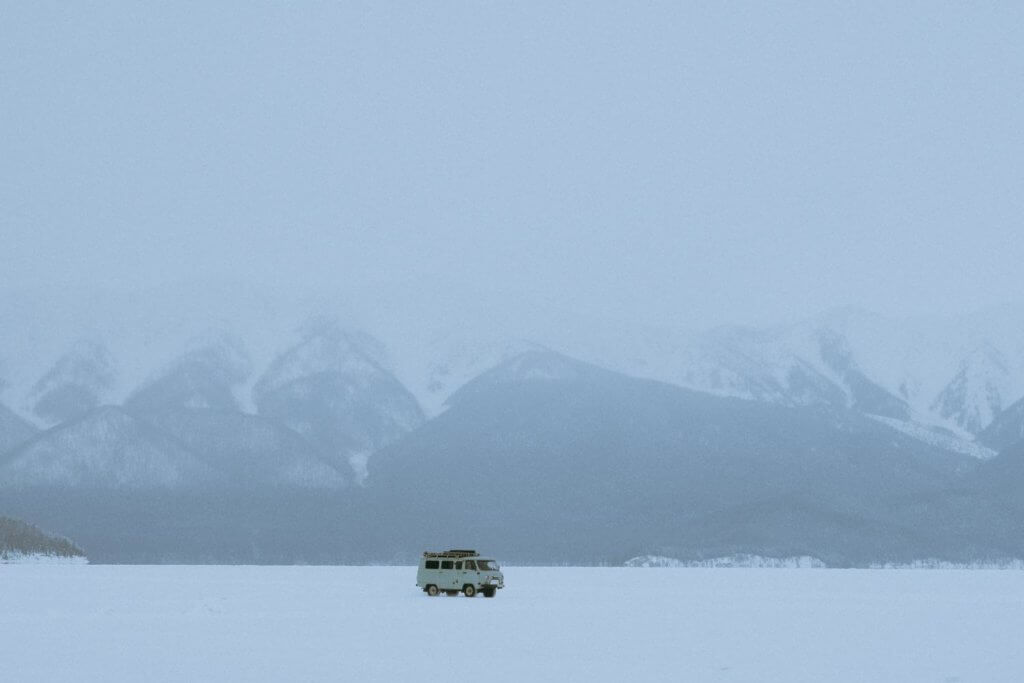 camper van tips for winter survival. camper van in the middle of snowy field