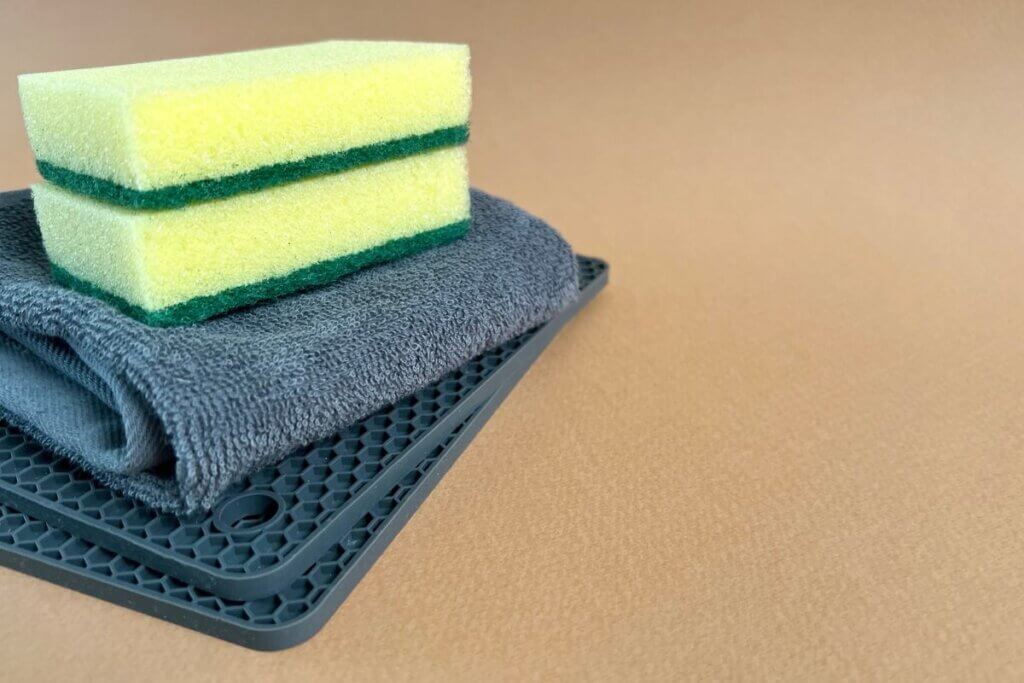 dish sponges and towels