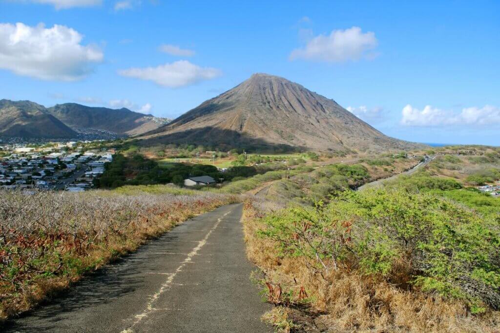 a road to Koko Crater